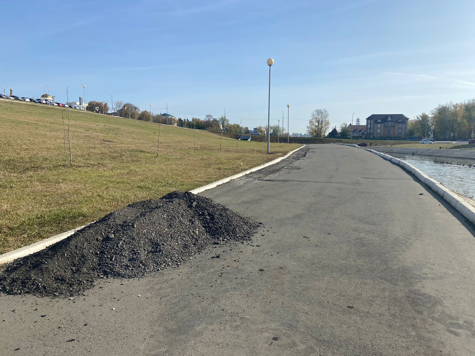 В Саранске на набережной реки Саранки ведется ремонт тротуара | 04.10.2023  | Саранск - БезФормата